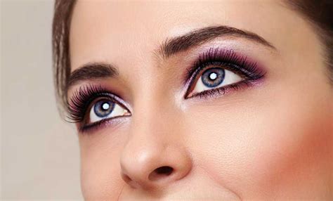 roze oogschaduw blauwe ogen